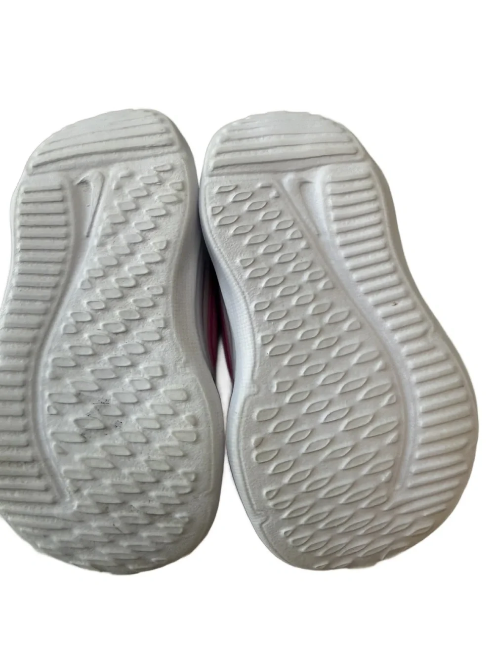 Nike Toddler Cosmic Runner White and Pink Velcro Athletic Sneakers. 4C